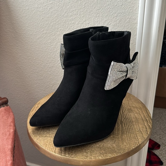 Torrid black/silver rhinestone bow, stiletto ankle bootie size 10WW (wide), NWOT - Picture 4 of 12